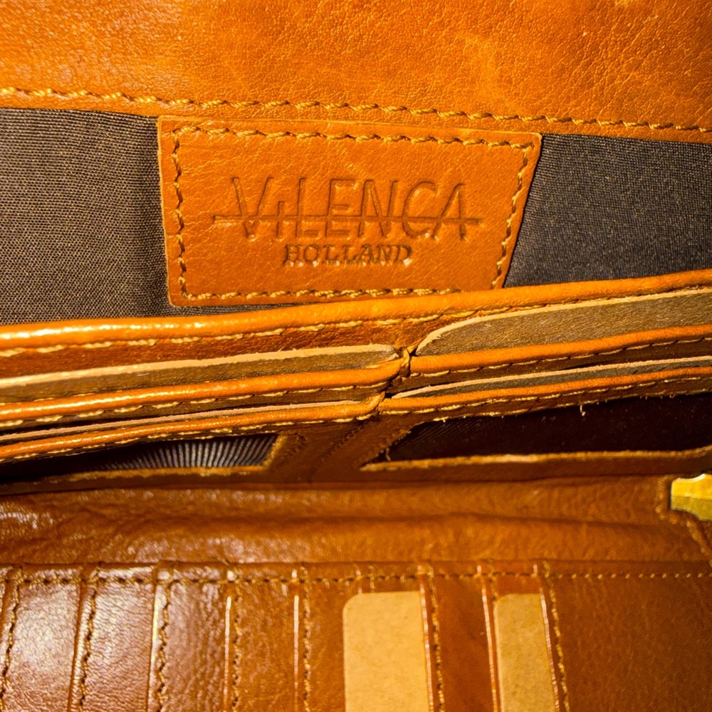 Elegant Tan Leather Wallet with Embossed Design - Picture 8 of 8
